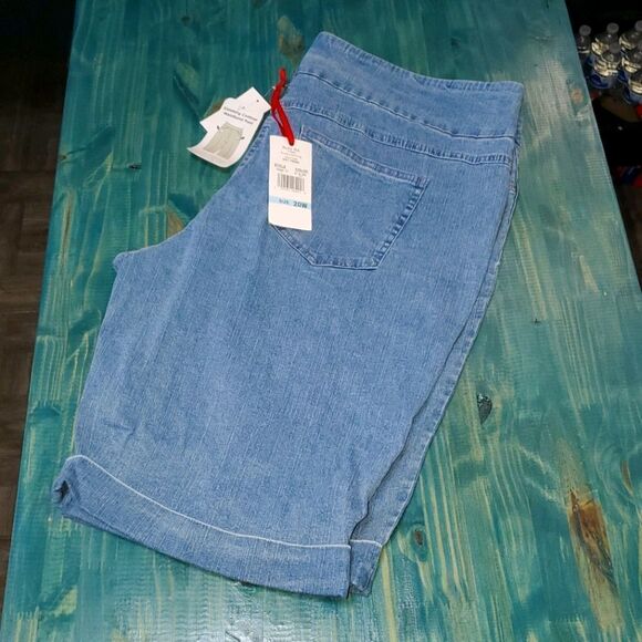 Slimming contour Jean shorts size 20 NWT Ruby Rd - Picture 1 of 5